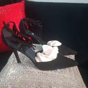 Very comfortable suede black heel